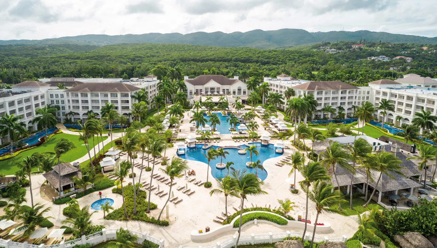 Hyatt Ziva Rose Hall EXTERIOR