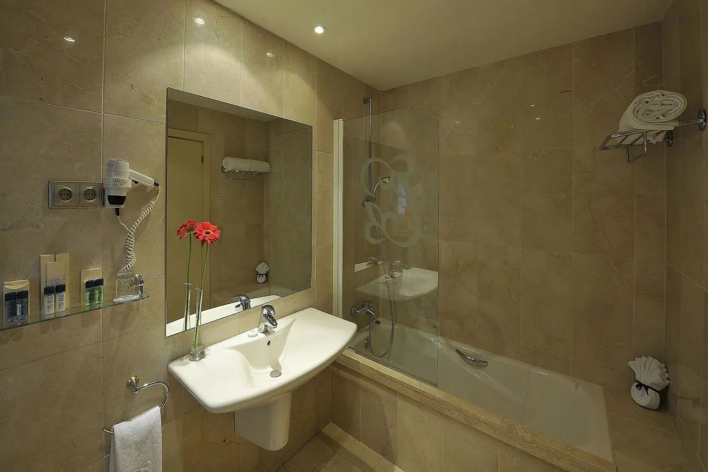 Roger de Llúria Badezimmer