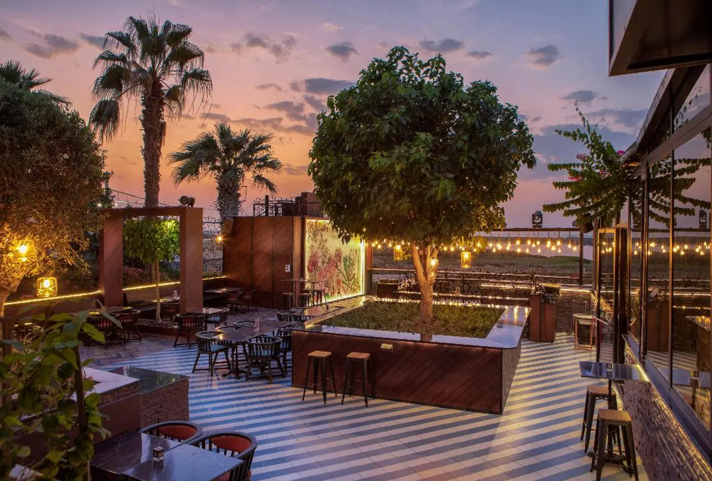 Yas Plaza Mangroves by IHG Terrasse