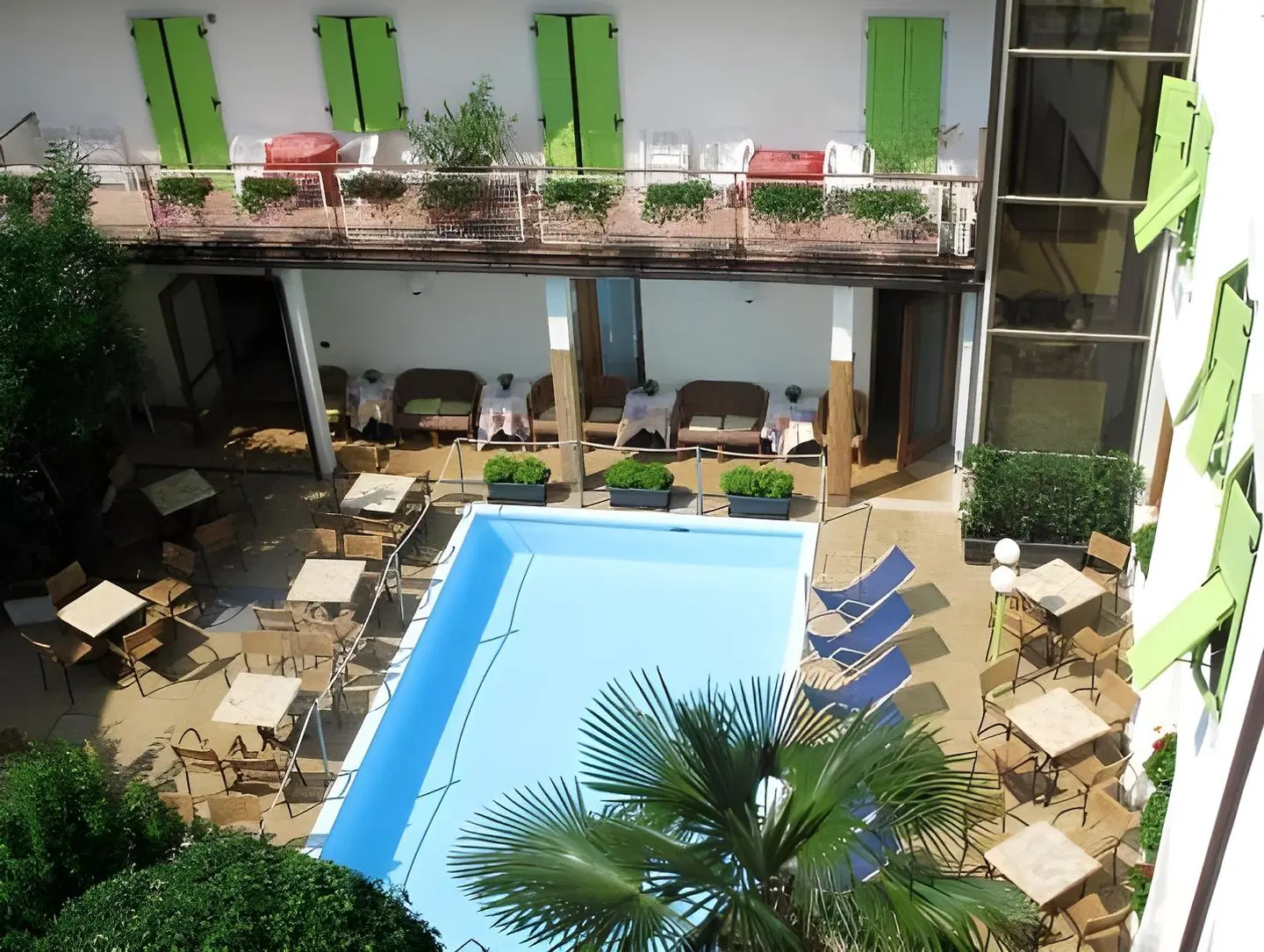 epOche Hotel Zanella 1889 OUTDOOR_POOL