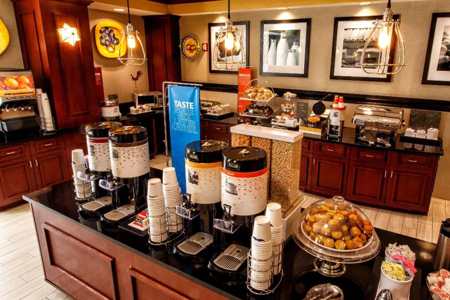 Hampton Inn & Suites Staten Island Restaurant