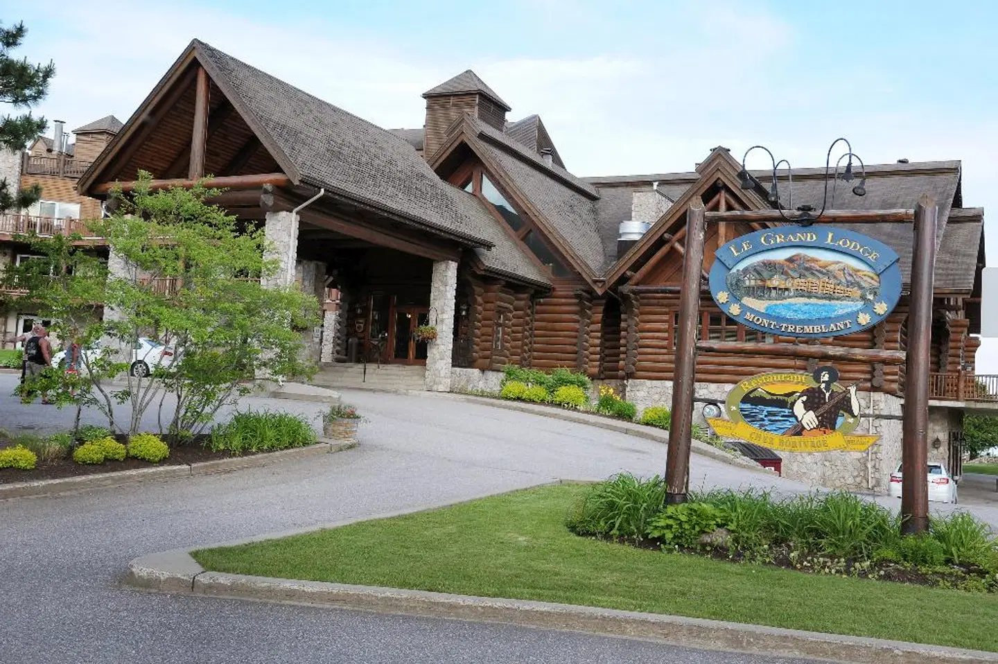 Le Grand Lodge Mont Tremblant EXTERIOR