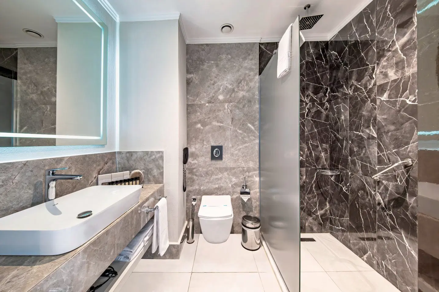 Serenity Queen Hotel Badezimmer