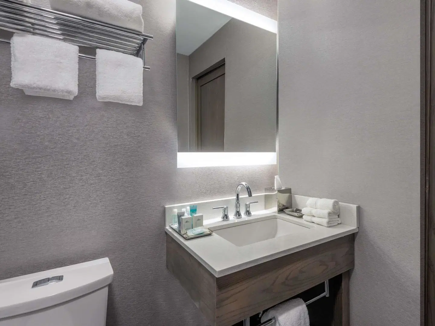 Wyndham Garden LaGuardia South Badezimmer