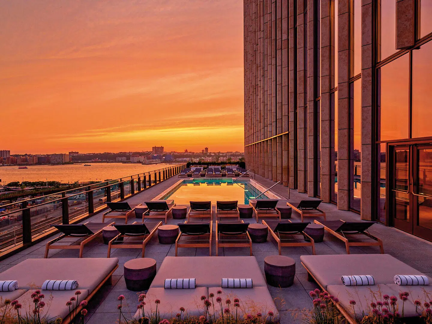 Equinox Hotel New York Terrasse