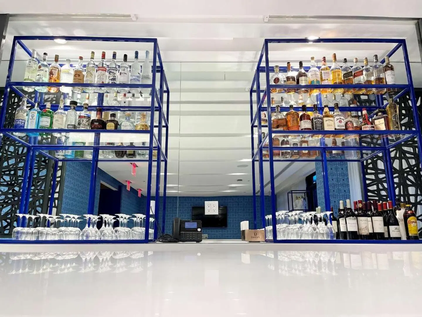 Best Western Premier Empire State Hotel Bar