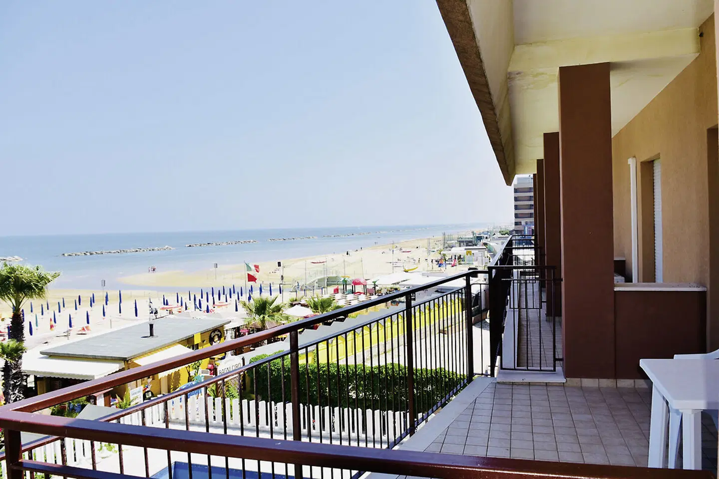 Astoria Beach Hotel Terrasse
