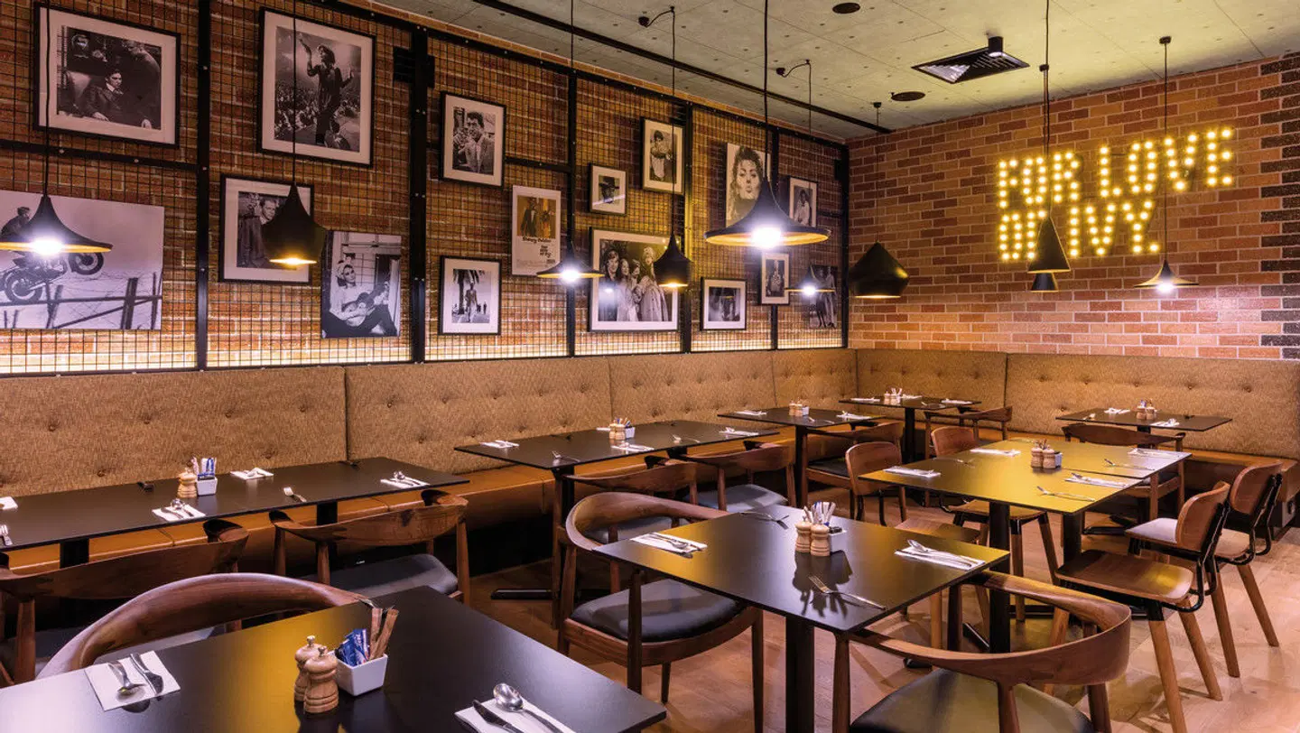 Holiday Inn Perth City Centre Bar