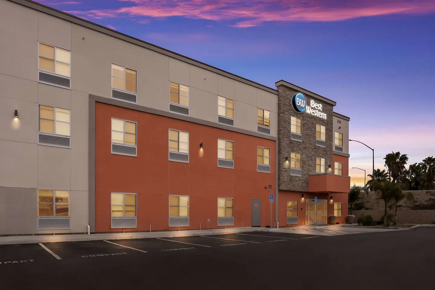 Best Western San Bernardino Hotel EXTERIOR