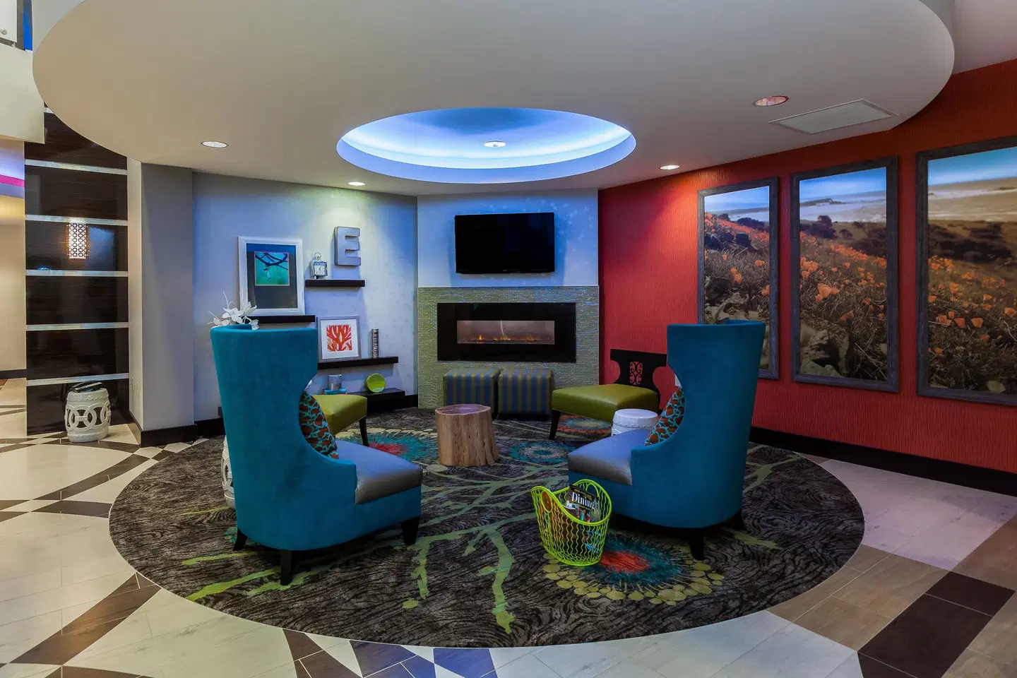 Holiday Inn Express & Suites Eureka by IHG LOUNGE_LOBBY
