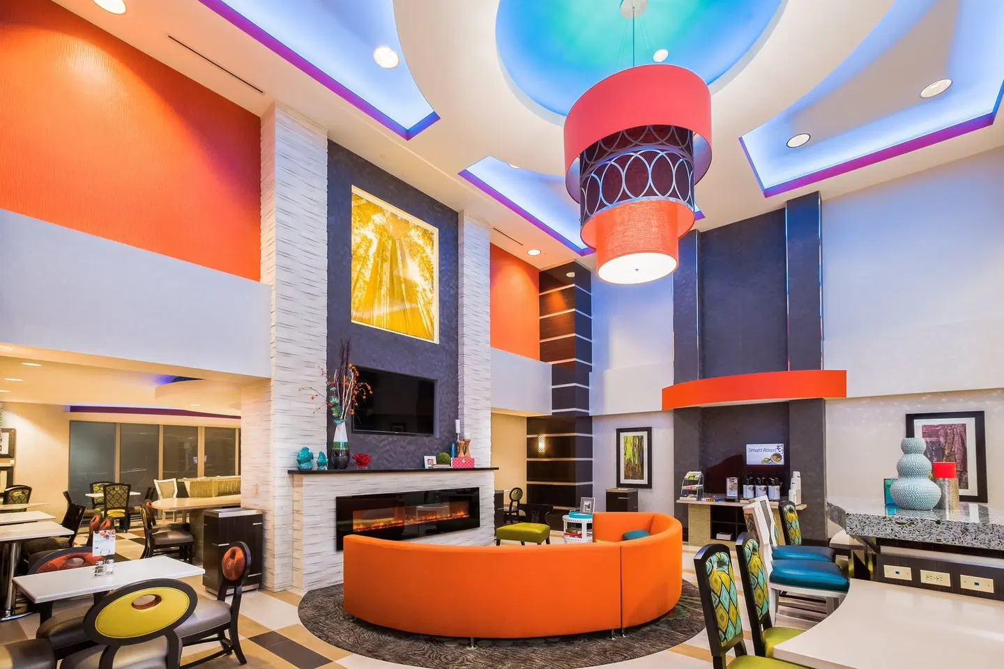 Holiday Inn Express & Suites Eureka by IHG LOUNGE_LOBBY