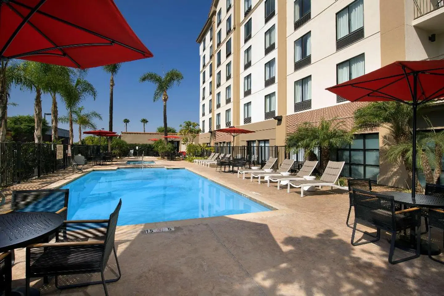 Hampton Inn & Suites Los Angeles/Anaheim-Garden Grove OUTDOOR_POOL