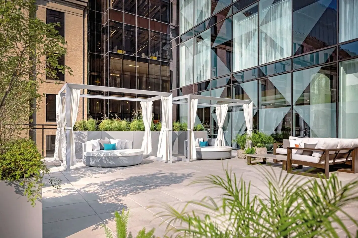 Humaniti Hotel Montreal Autograph Collection Terrasse