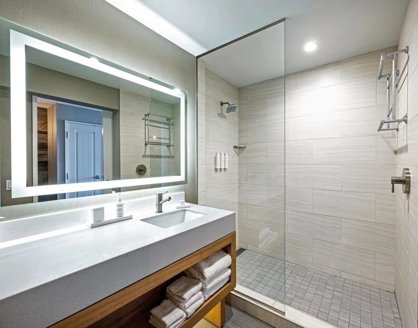 Inn at the Pier Pismo Beach, Curio Collection by Hilton Badezimmer