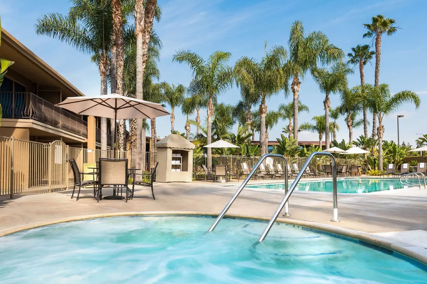 DoubleTree by Hilton San Diego Bayside OUTDOOR_POOL