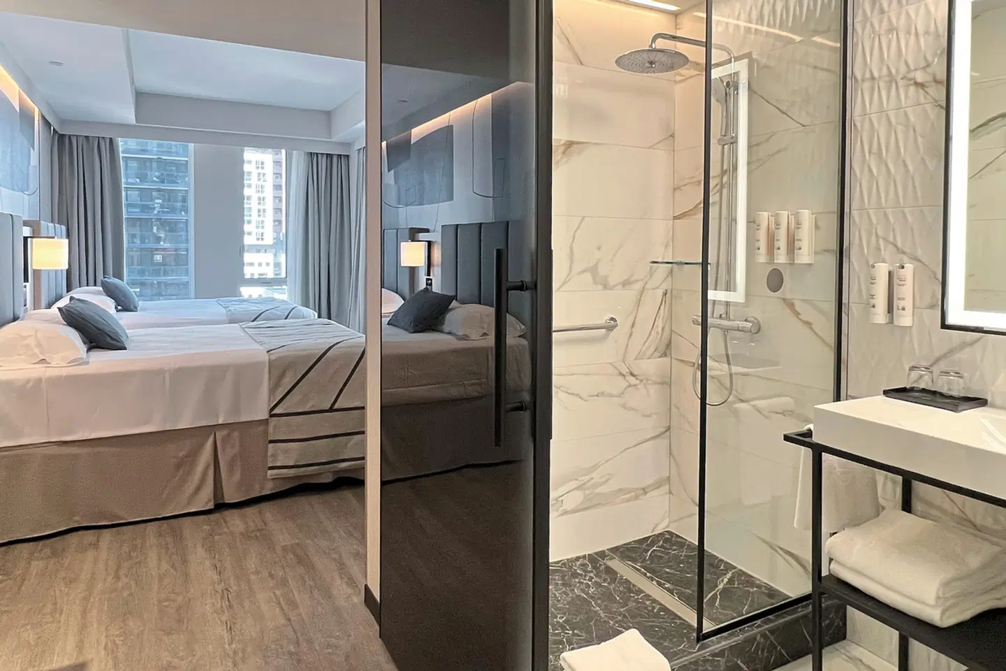 Hotel Riu Plaza Toronto Badezimmer