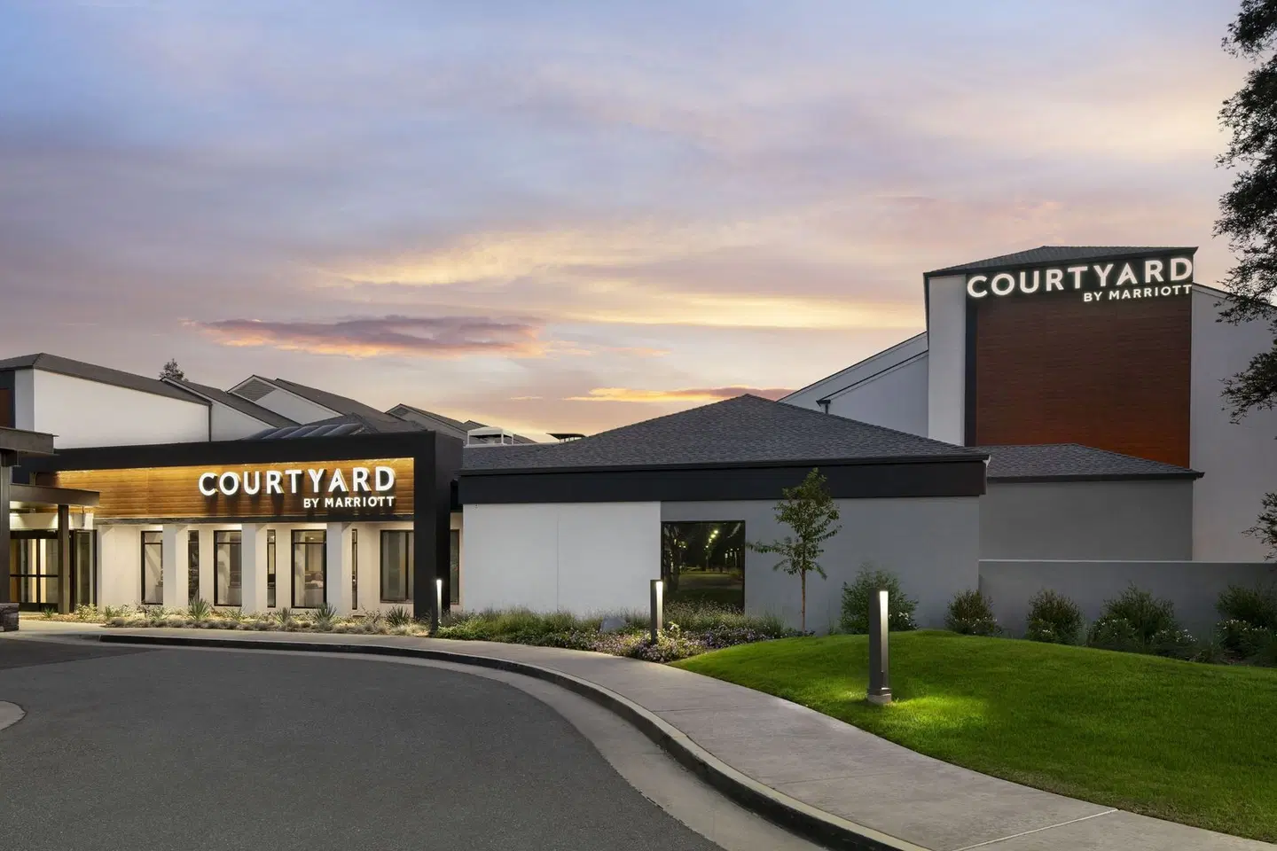 Courtyard by Marriott Bakersfield EXTERIOR