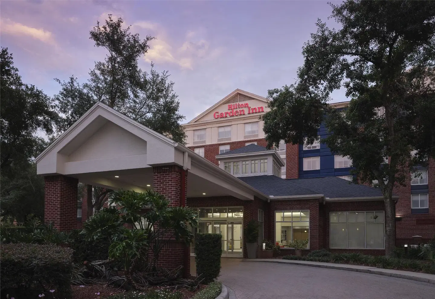 Hilton Garden Inn Tampa East/Brandon EXTERIOR