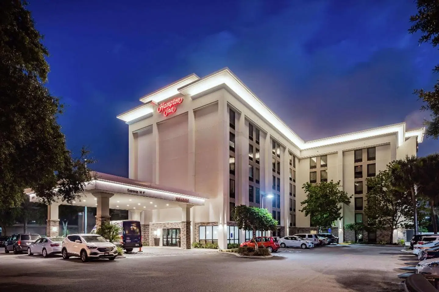 Hampton Inn Tampa International Airport/Westshore EXTERIOR