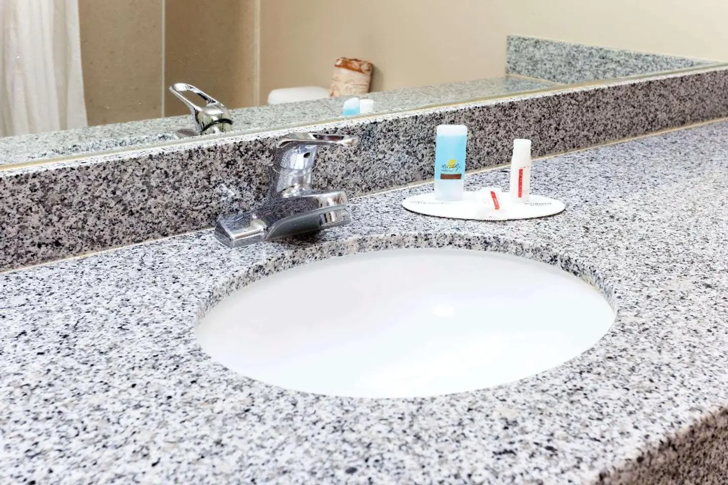 Super 8 by Wyndham Torrance LAX Airport Area HEALTH_BEAUTY