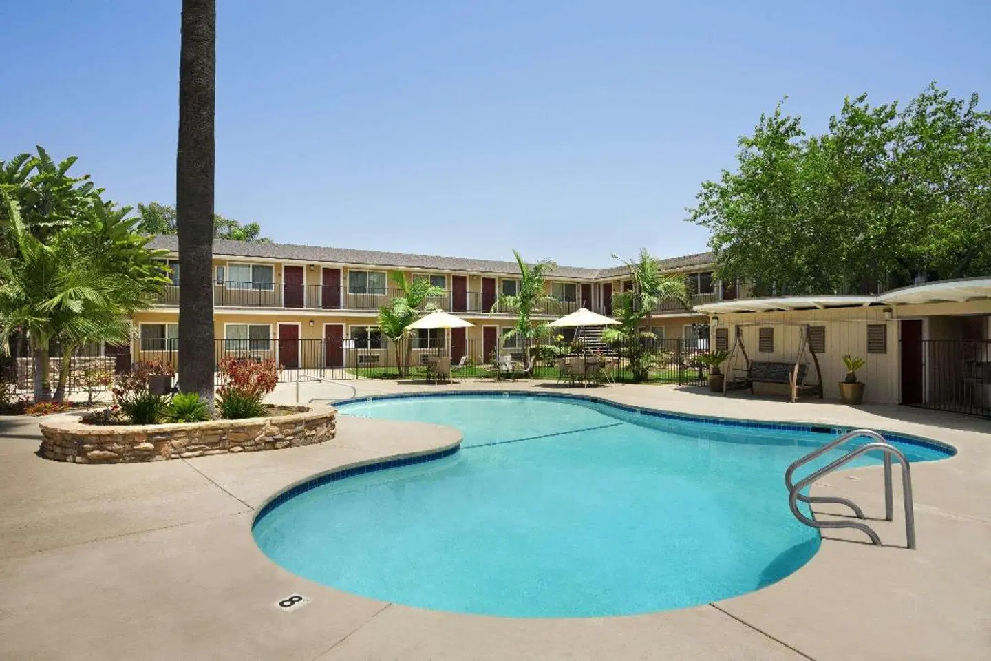 Travelodge Santa Maria OUTDOOR_POOL