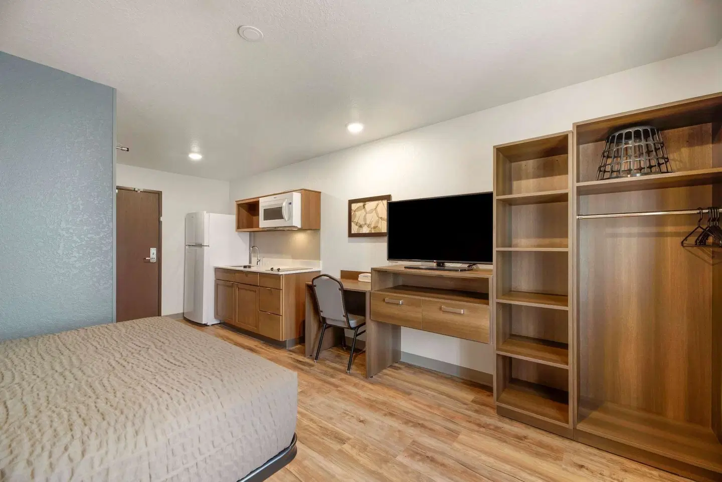 WoodSpring Suites Orlando I-4 & Convention Center ROOM_EXAMPLE