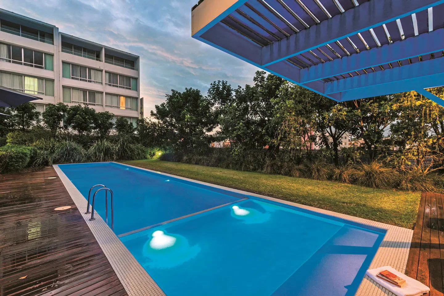 Oaks Nelson Bay Lure Suites OUTDOOR_POOL