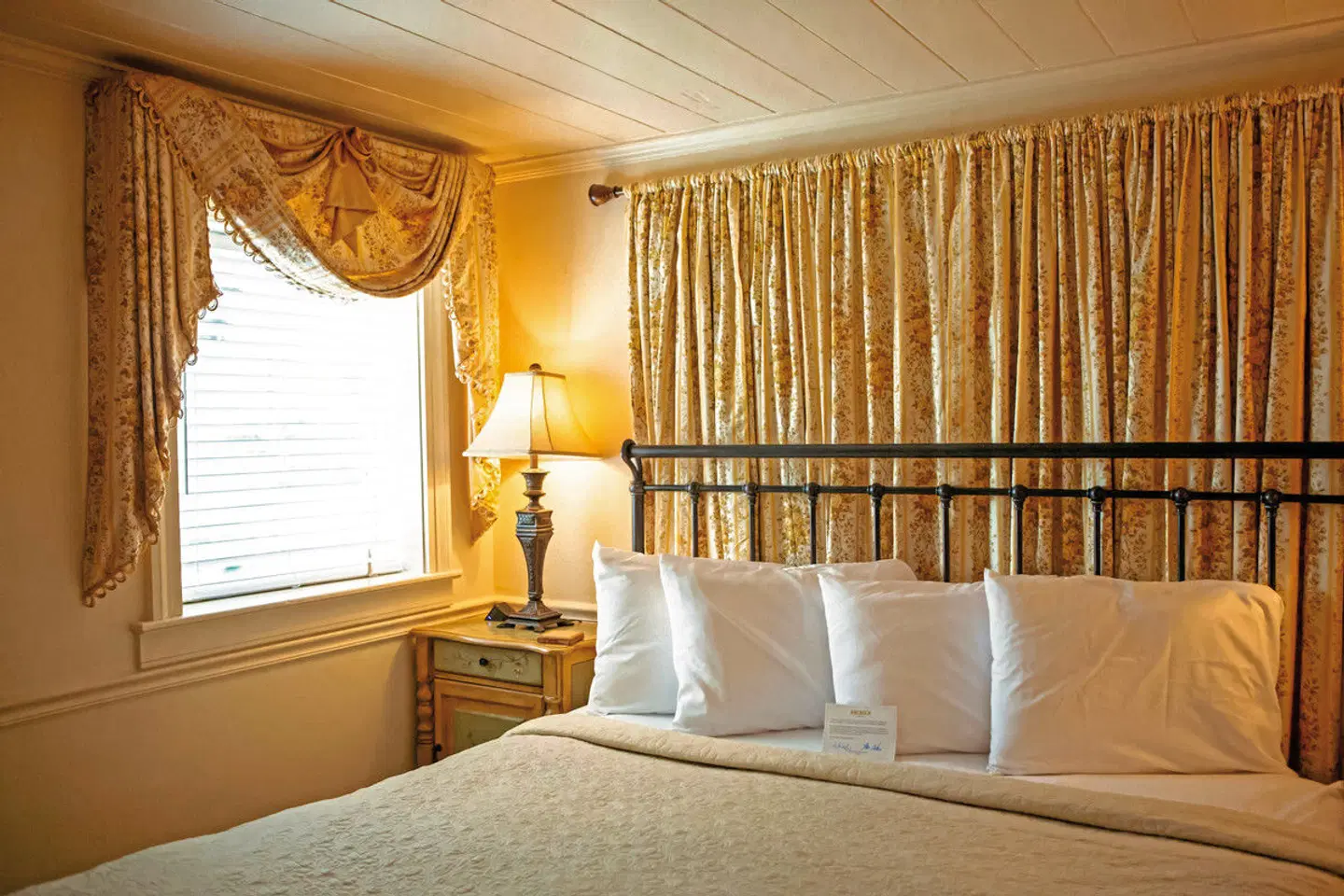 Anchuca Historic Mansion & Inn ROOM_EXAMPLE