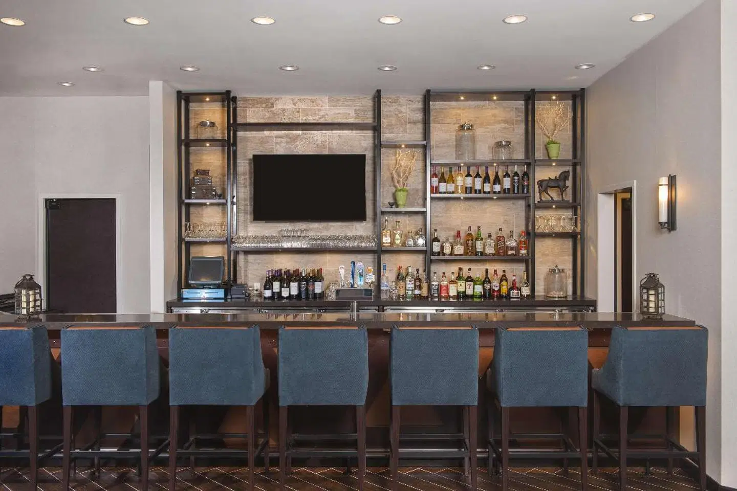 Hilton Garden Inn Burbank Downtown Bar