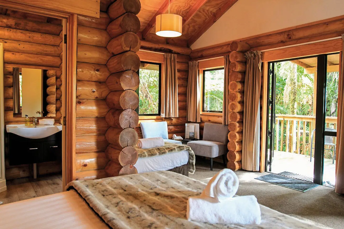 Rainforest Retreat HEALTH_BEAUTY