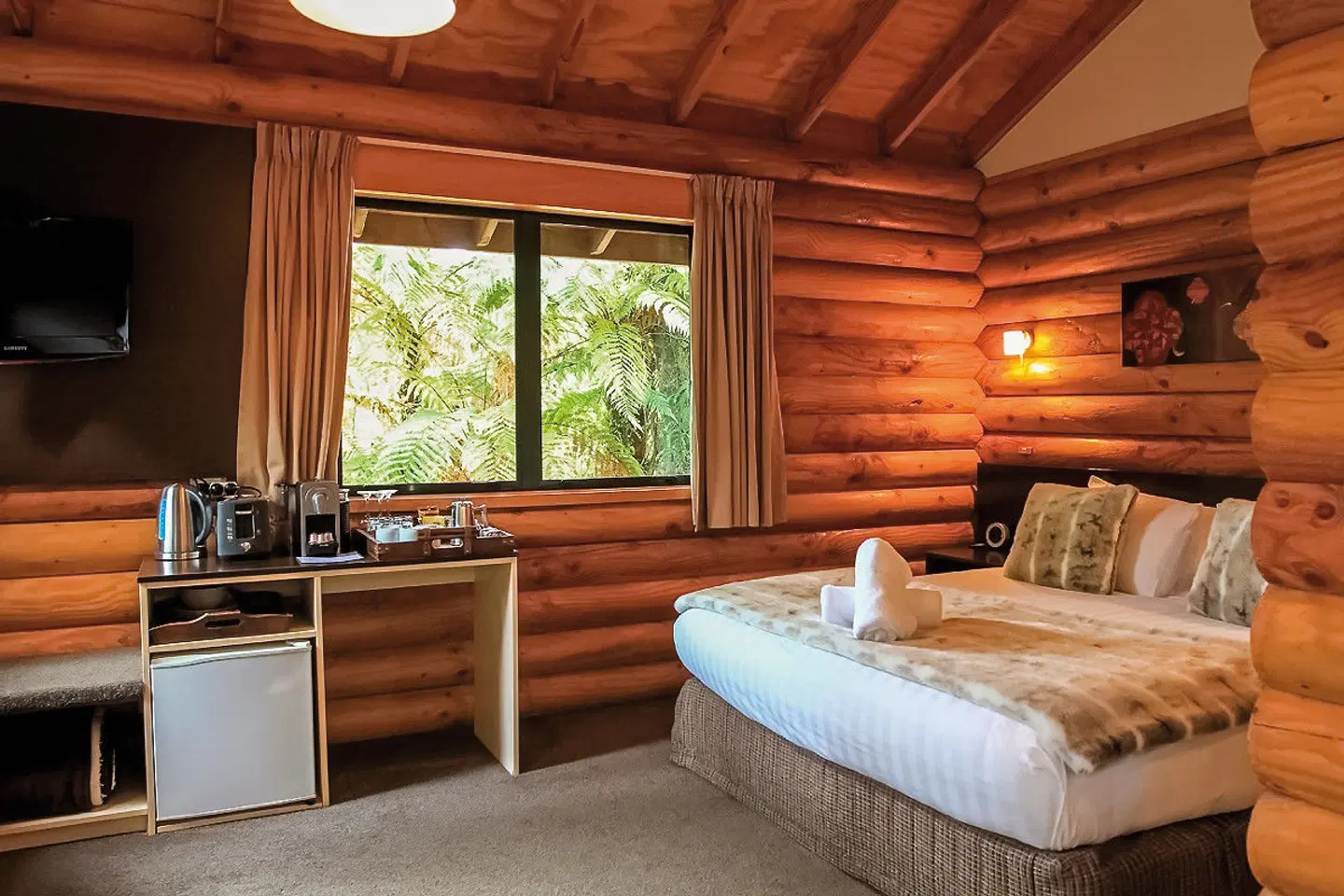 Rainforest Retreat ROOM_EXAMPLE