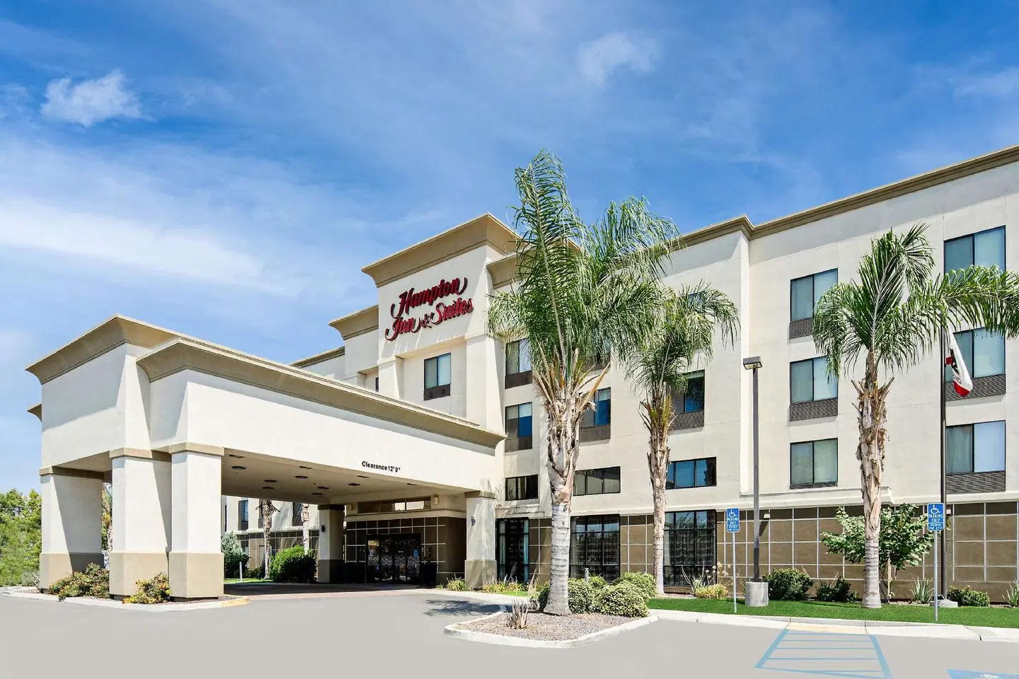 Hampton Inn & Suites Bakersfield/Hwy 58, CA EXTERIOR