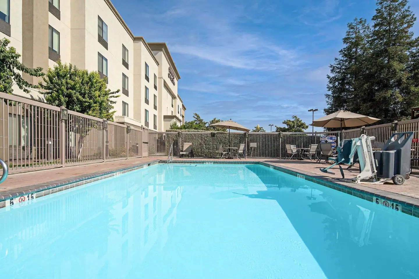 Hampton Inn & Suites Bakersfield/Hwy 58, CA OUTDOOR_POOL