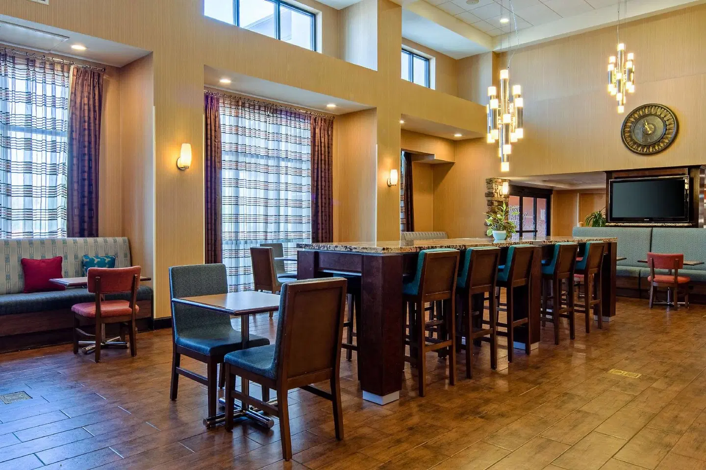 Hampton Inn & Suites Bakersfield/Hwy 58, CA Bar