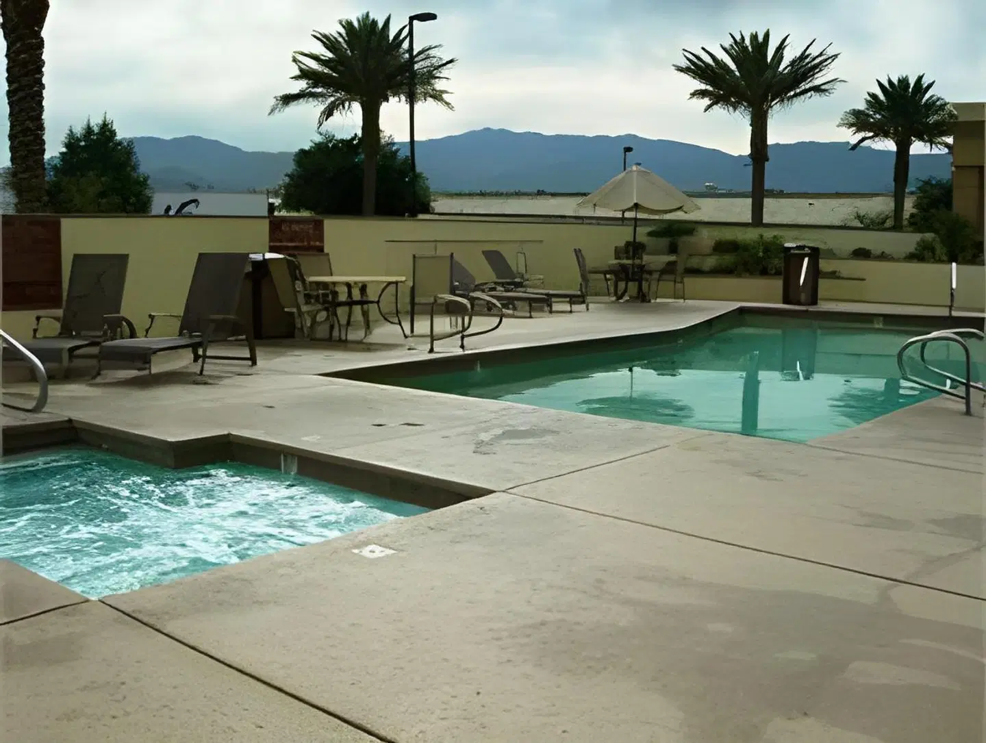Hampton Inn & Suites Palm Desert OUTDOOR_POOL
