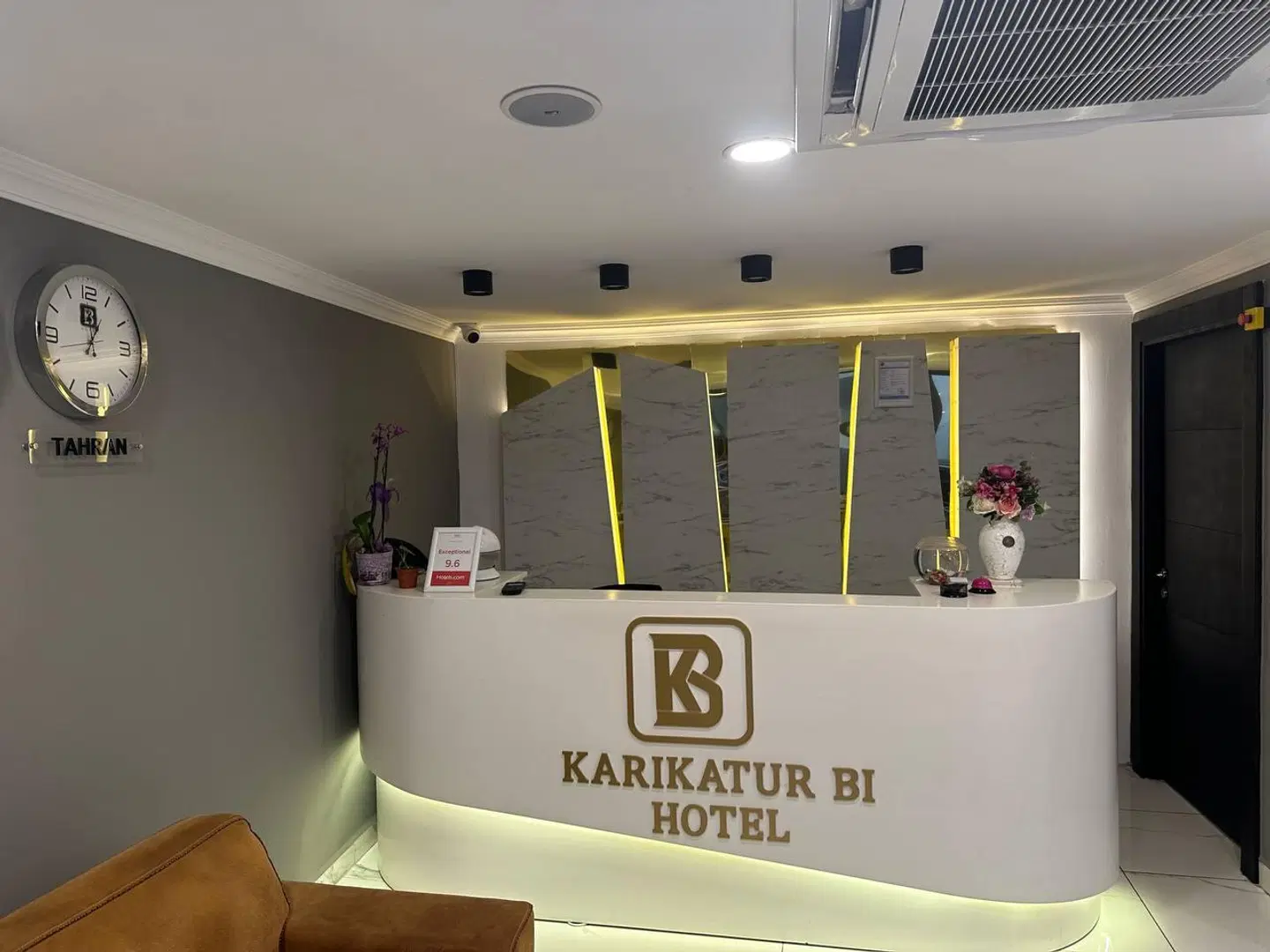 karikatur bi hotel LOUNGE_LOBBY