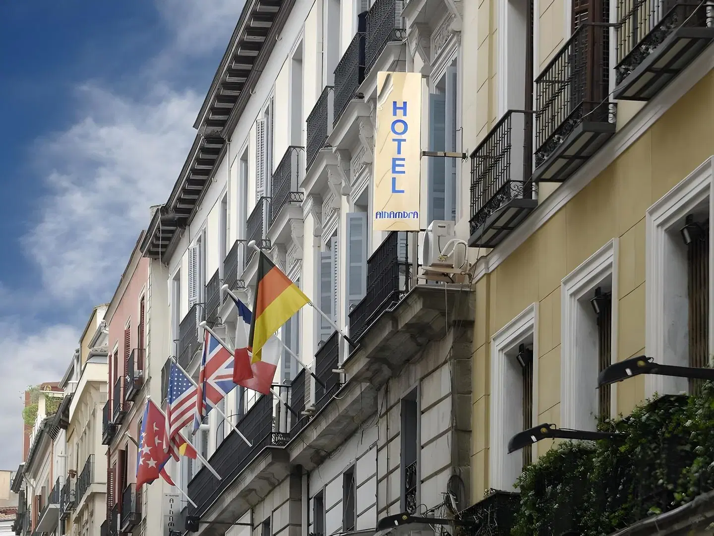 Hostal Alhambra Suites EXTERIOR