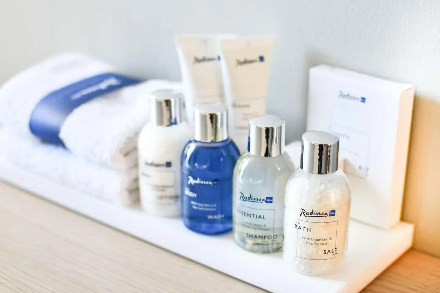 Radisson Blu Hotel at Porsche Design Tower Stuttgart Badezimmer