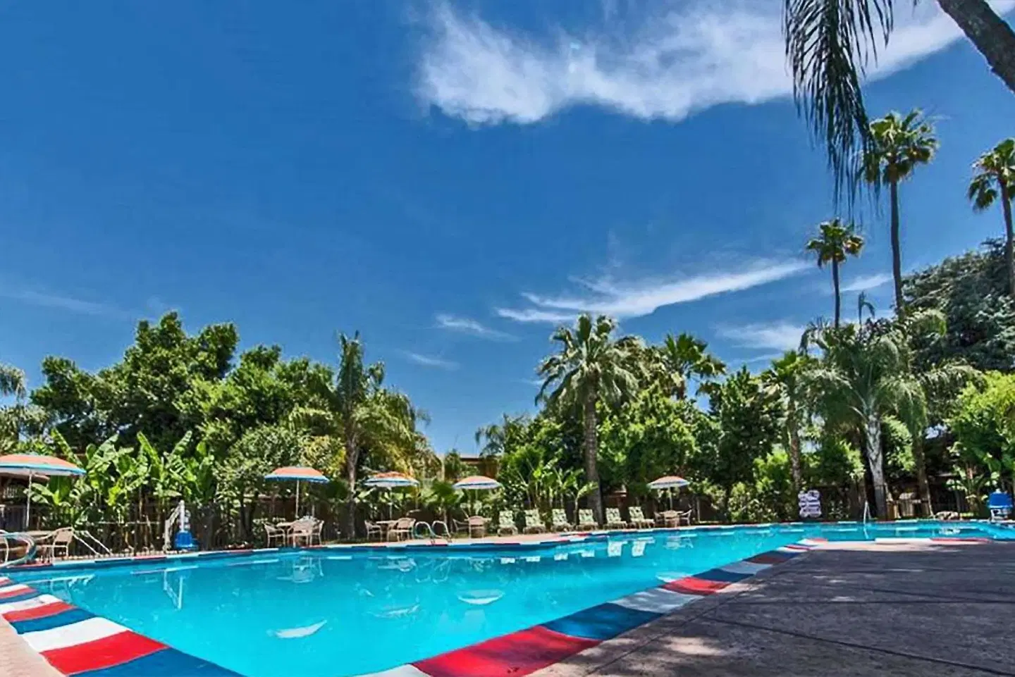 Hiltop Hotel OUTDOOR_POOL