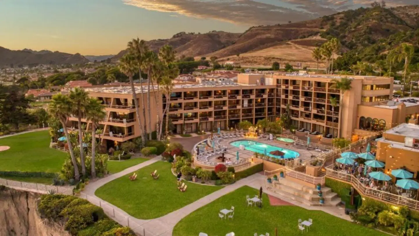 The Cliffs Resort EXTERIOR