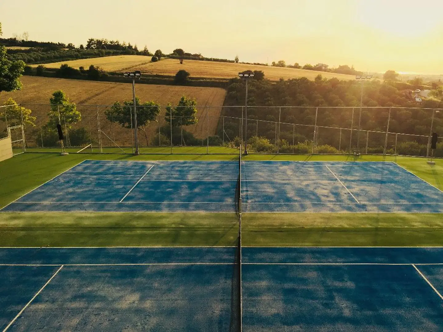 Royal SPORTS_AND_LEISURE