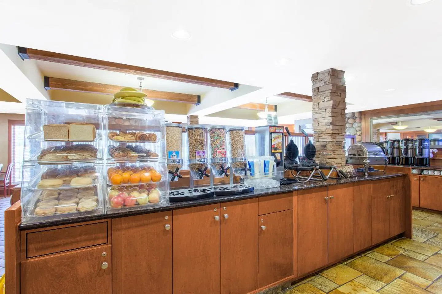 Ramada Inn & Suites Canmore Bar