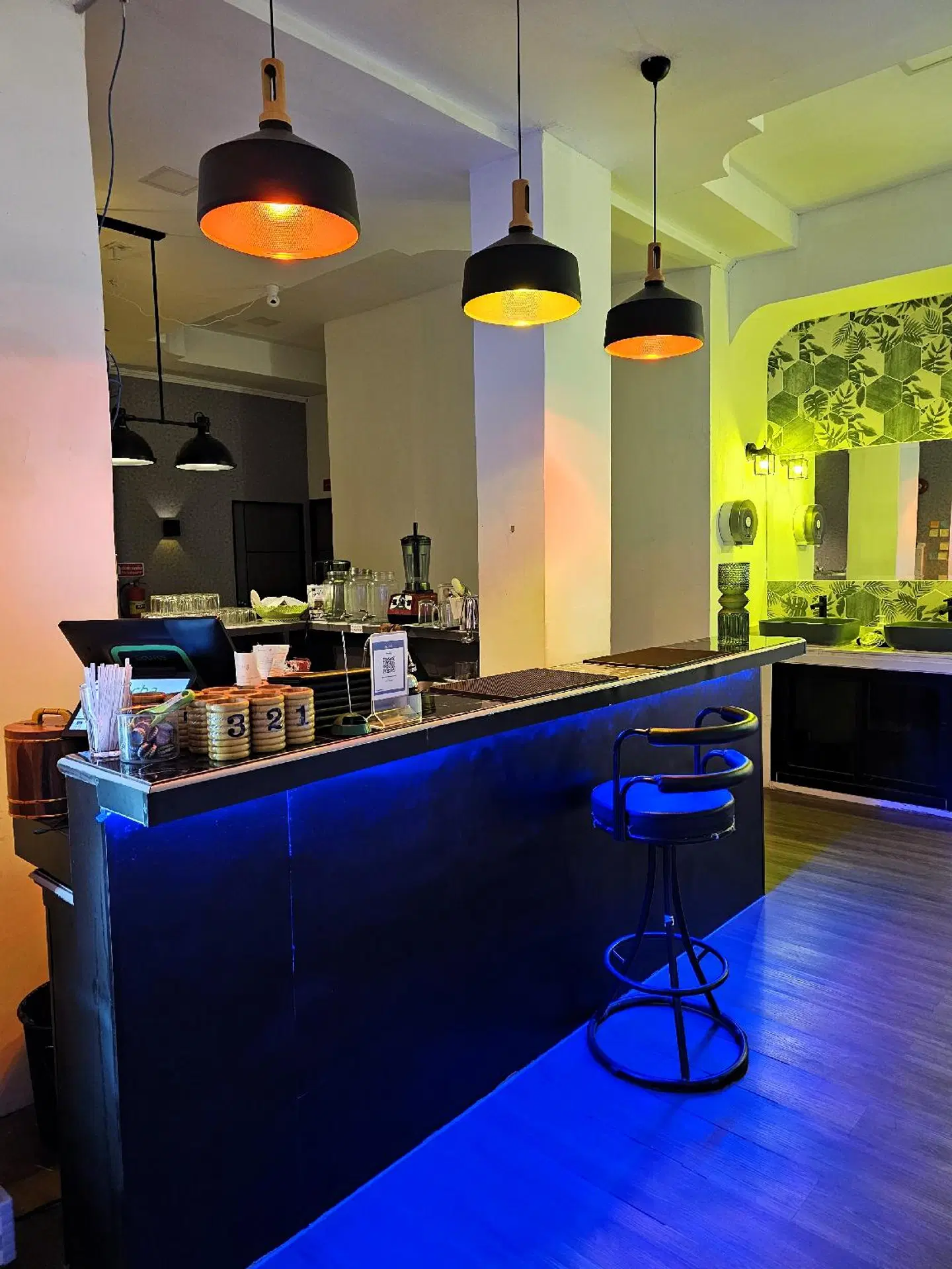 The Base Inn'Near Beach'Near Night Market Bar