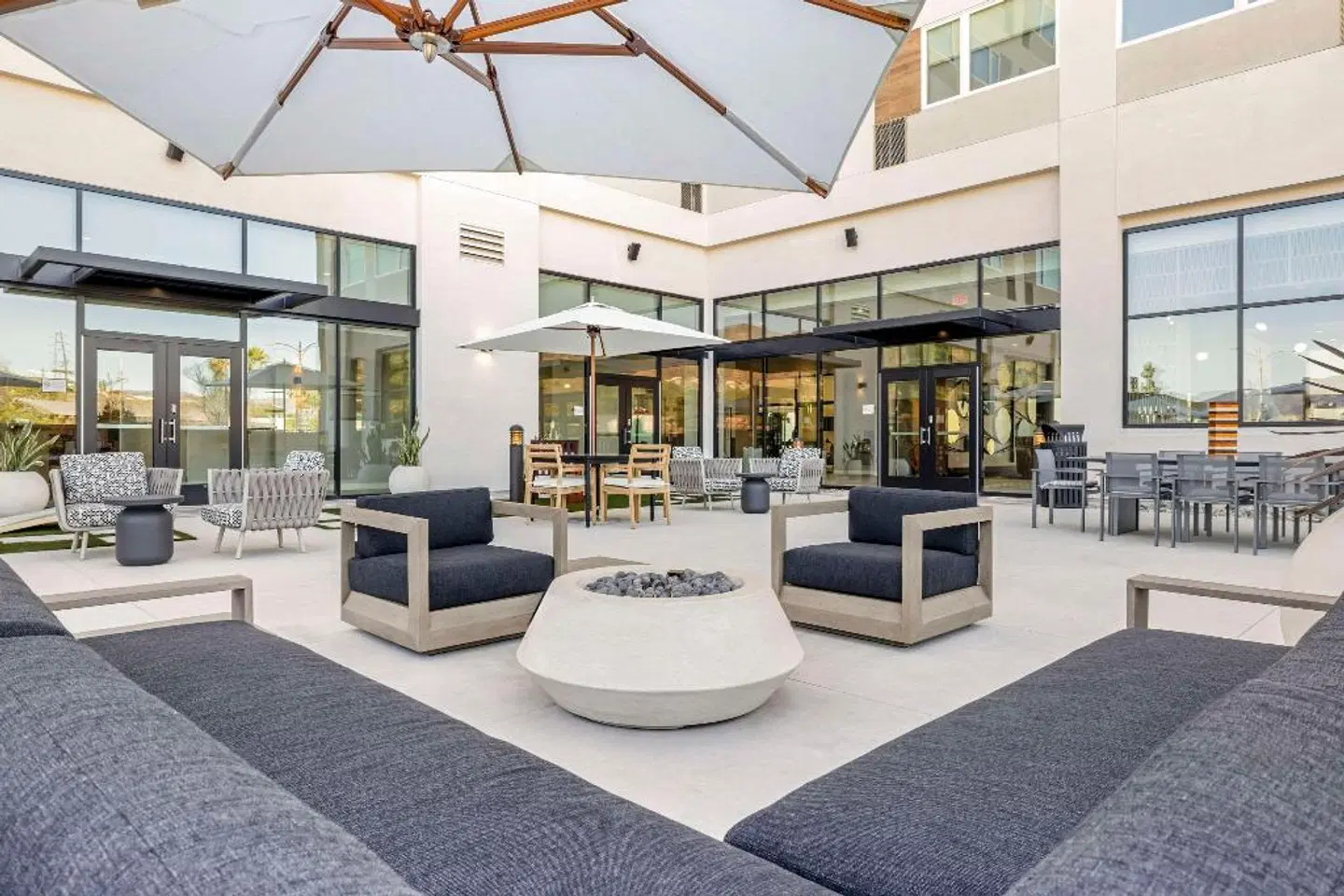 Cambria Hotel Burbank Airport LOUNGE_LOBBY