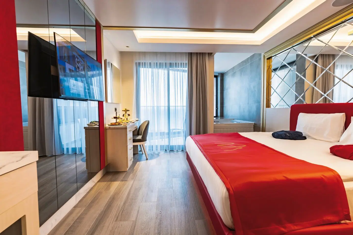 Granada Luxury Red ROOM_EXAMPLE