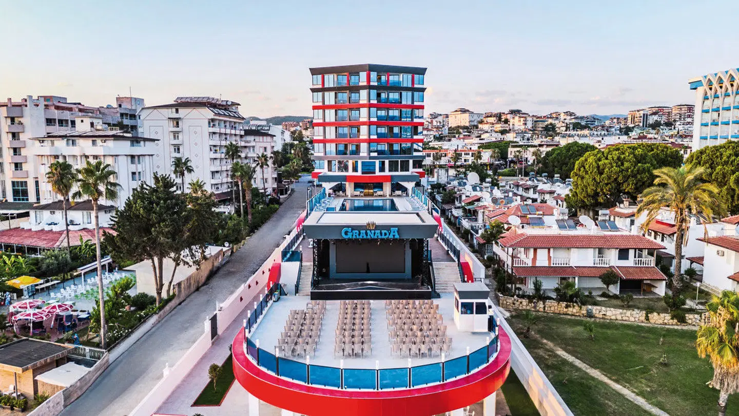 Granada Luxury Red EXTERIOR