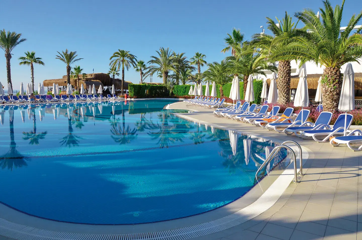 Emelda Sun Club OUTDOOR_POOL