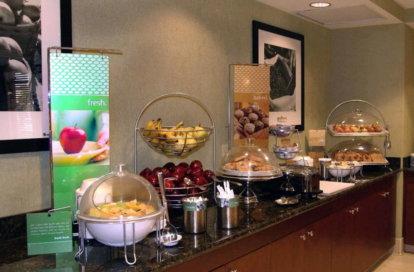 Hampton Inn & Suites Seal Beach Restaurant