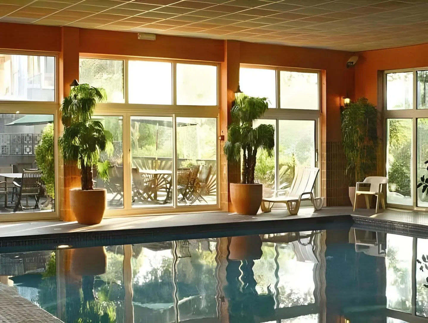 Merchants Manor Hallenbad