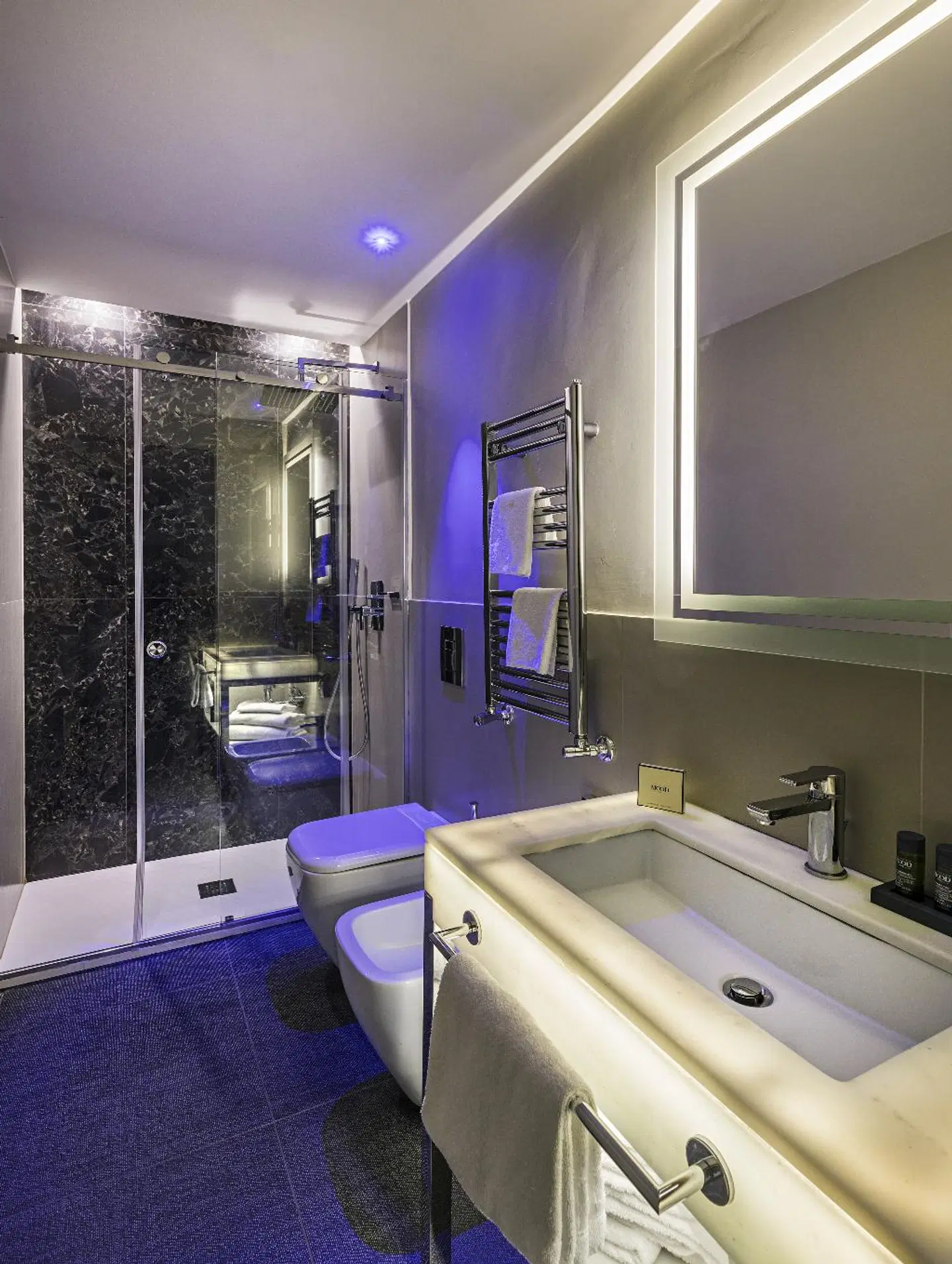 The Glam Hotel Badezimmer